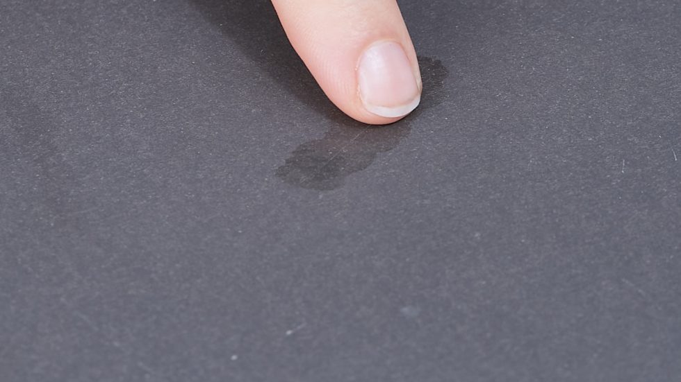 Tischplatte reinigen und pflegen: Linoleum, Holz und Melamin | Modulor