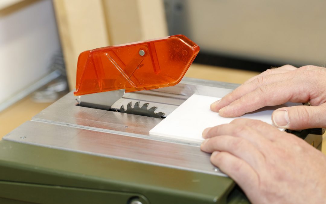 Gewusst wie: Acrylglas und PLEXIGLAS ® bearbeiten