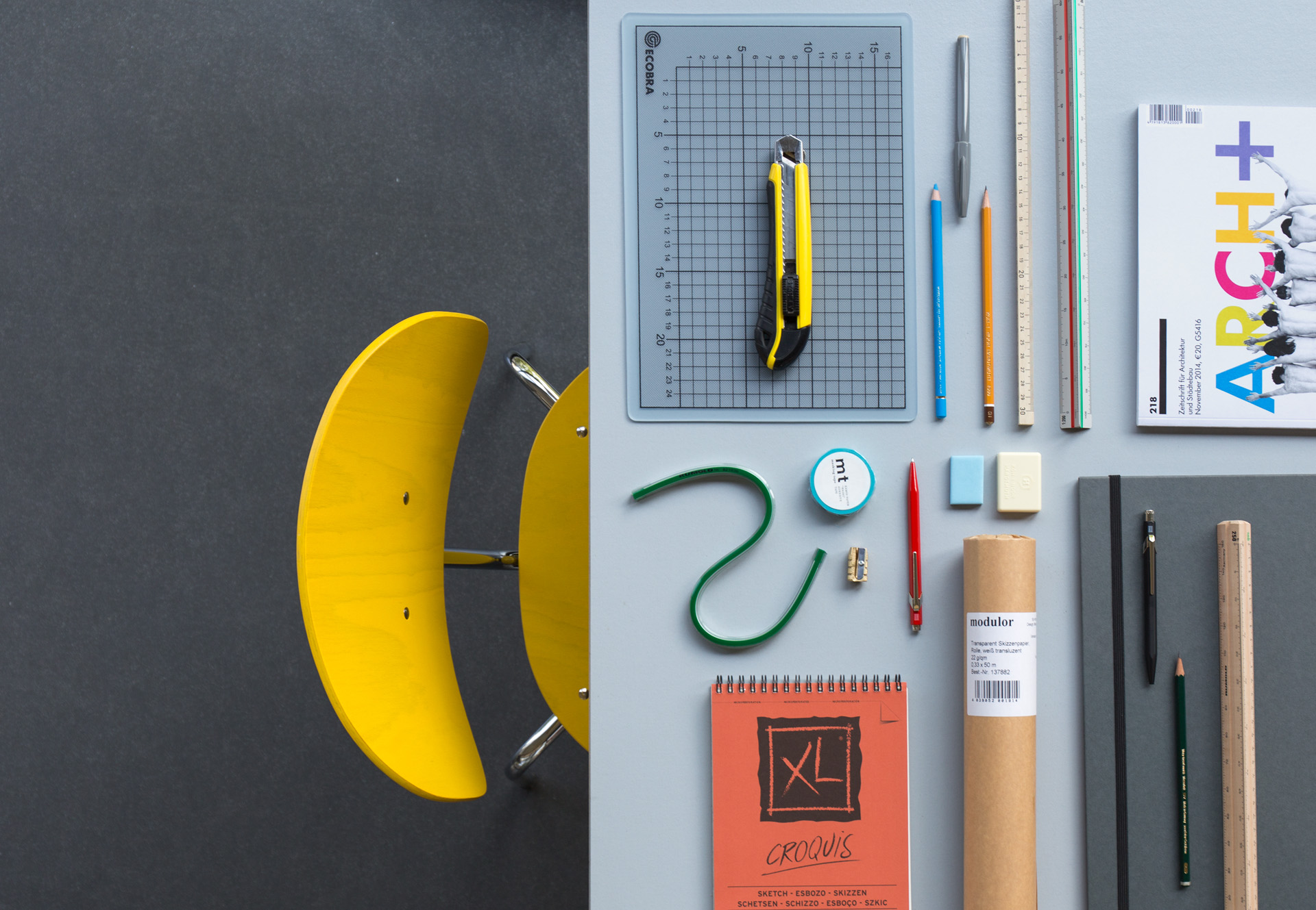 Blaue Farbgestaltung in Büro und Arbeitszimmer - wirkt kühl, entspannend, Vertrauen erweckend und seriös