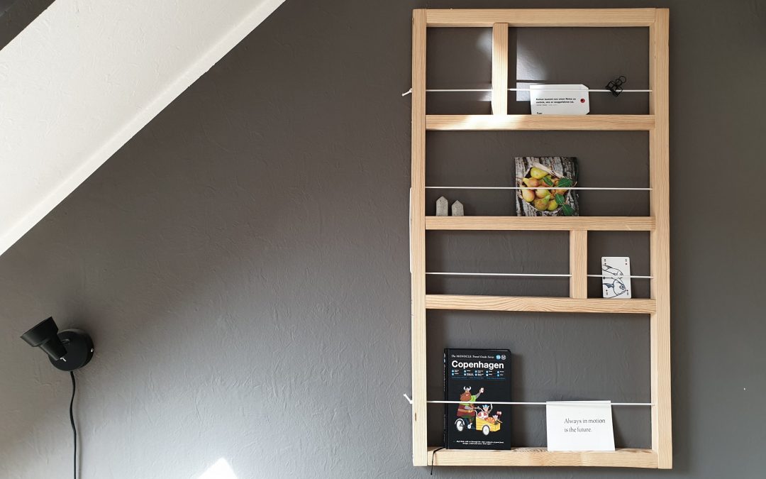 DIY Wandregal aus Vierkantleisten: Bau’s dir einfach selbst