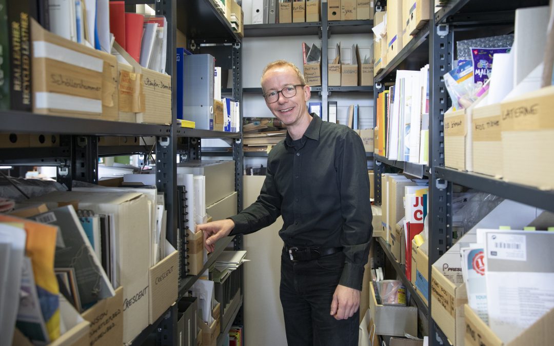 Zwischen den Regalen mit: Axel