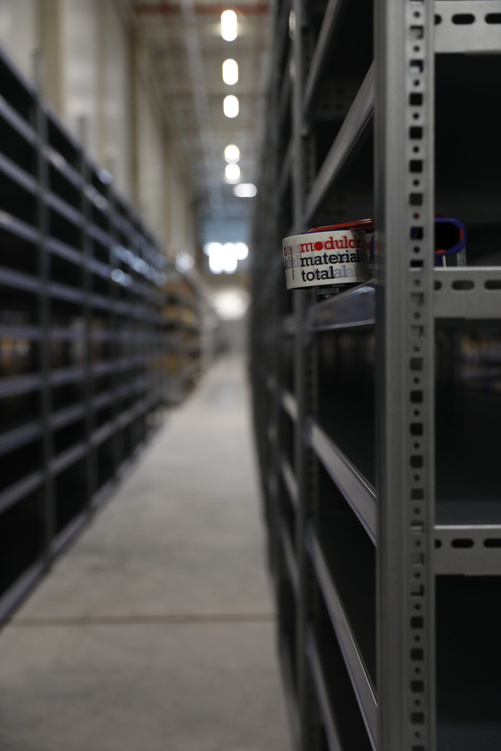 Noch sind die meisten Regale leer: Modulor Logistik Zentrum Schönefeld Herbst 2020 Noch sind die meisten Regale leer: Modulor Logistik Zentrum Schönefeld Herbst 2020
