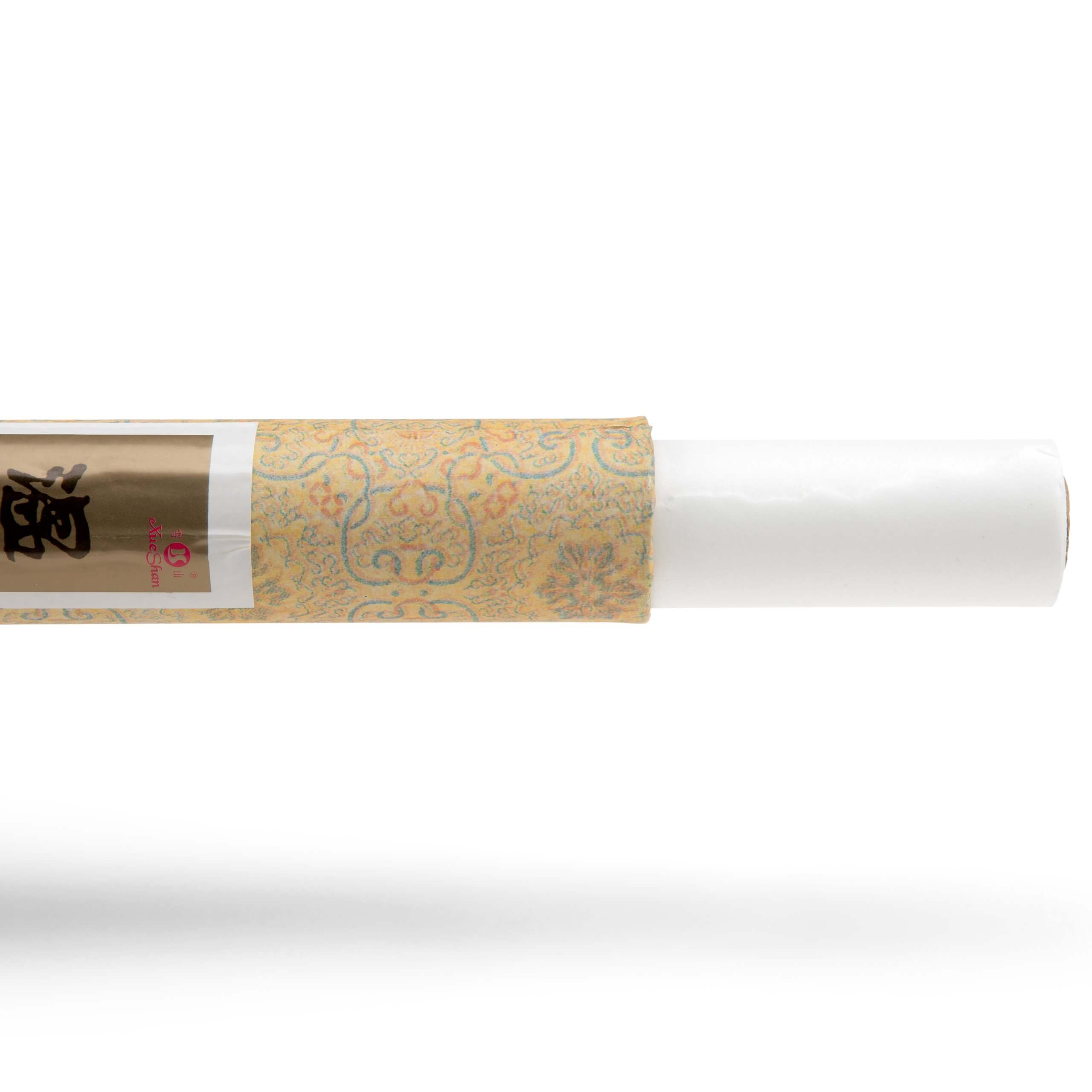 Reispapier Wenzhou Ein kleiner Stapel von dünnen, gold-glänzenden Metallfolien liegt auf weißem Untergrund. Ein Teil der Metallblätter liegt halbiert umgeschlagen obenauf.